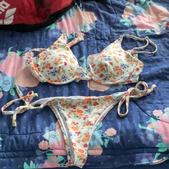 Women’s Floral Bikini - Picture 1 of 4